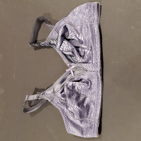 BALI Double Support Spa Closure Wireless Bra **NEVER WORN** - Picture 1 of 5